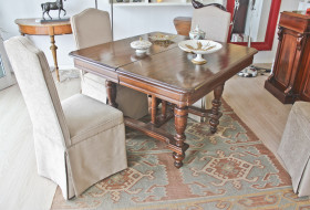 TAVOLO FRANCESE
restaurato, in noce con prolunghe. 
cm. 110x115 (con allunghe 110x260 1200,00 €